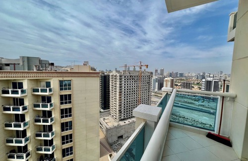 Dubai Production City Apartamento | Cosmos Living Stunning Apt in Lago Vista