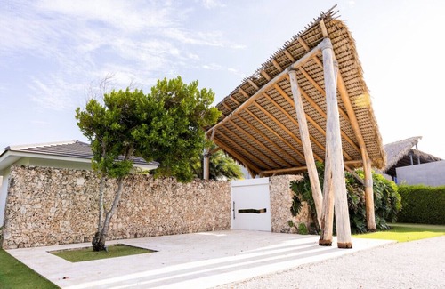 Punta Cana Villa | IMPRESIONANTE VISTA AL OCÉANO, VILLA FRENTE AL GOLF CON CHEF, BUTLER, Criada, PISCINA Y CLUB DE PLAYA