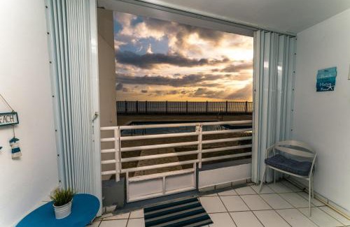 Stella Apartamento | Costa Corcega 1F- Puerta del Sol Beachfront Escape
