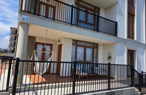 Fazouro Apartamento | Costa Foz Apartment Playa de Llas, terraza, piscina y pista de pádel