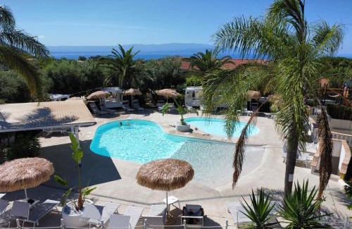 Ricadi Complejo | Costa Real - Garden Retreat with Private beach, Pet Friendly