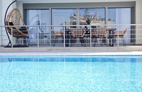 Voula Apartamento | Costa Voula Poolside and Beach, Home Cinema