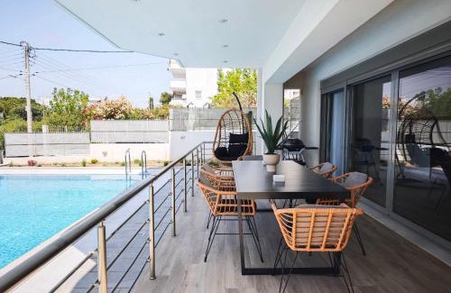 Voula Apartamento | Costa Voula Poolside and Beach, Home Cinema