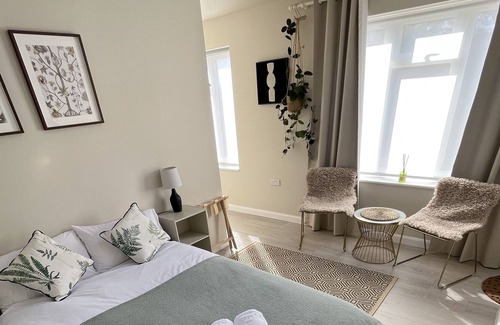 Newton St Loe Apartamento | Cosy 1 bed, 10mins from Bath centre, free parking