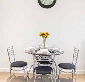 St Albans Apartamento | Cosy 1 Bed Apartment in Centre of St Albans - FREE Parking - 5 min walk to St Albans city centre & Railway station - Big Savings on Longer Stays!
