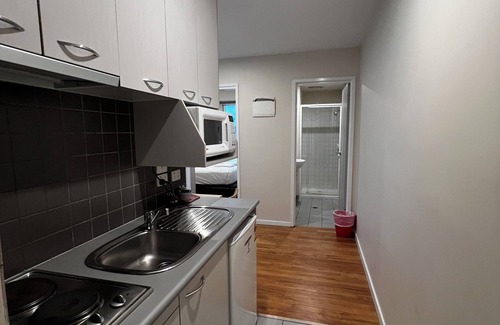 Carlton South Apartamento | Cosy 1-Bedroom Retreat for 3 with Modern Amenities & Prime Location!