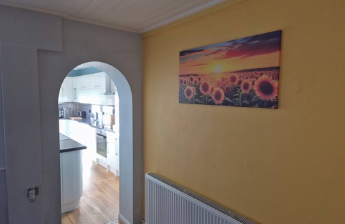 Newark Casa | Cosy 1BR Hideaway - Hot Tub, Wifi & Private Pond