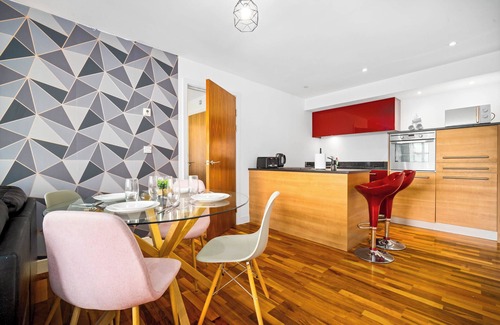 Birmingham Apartamento | Cosy 2 Bed Apartment with parking with a wide range of local amenities.