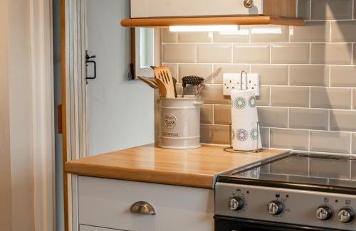 Chester Casa | Cosy 2 bed cottage in charming village of Christleton - For up to 5