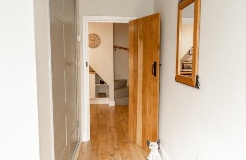 Chester Casa | Cosy 2 bed cottage in charming village of Christleton - For up to 5