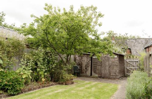 Chester Casa | Cosy 2 bed cottage in charming village of Christleton - For up to 5