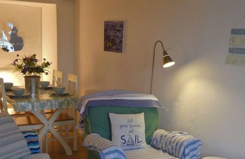Castallack Cabaña | Cosy 2 bed cottage, parking 10m away, 1 mile from Mousehole and beach