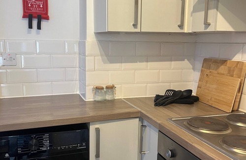 Dartford Casa | Cosy 2-bed Home - Central Location - Train Station