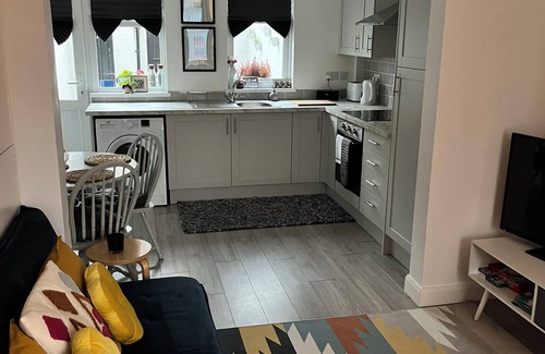 Belfast Casa | Cosy 2-bed House Close to Belfast City Centre