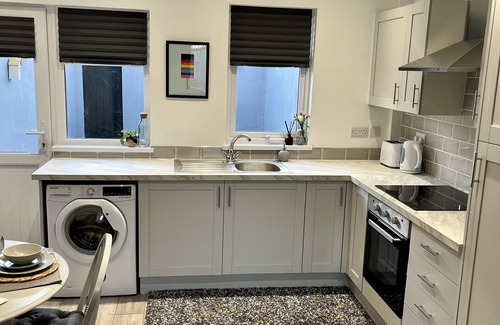 Belfast Casa | Cosy 2-bed House Close to Belfast City Centre