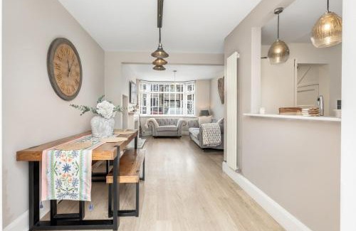 Wyken Apartamento | Cosy 2-Bed Retreat with Great Location