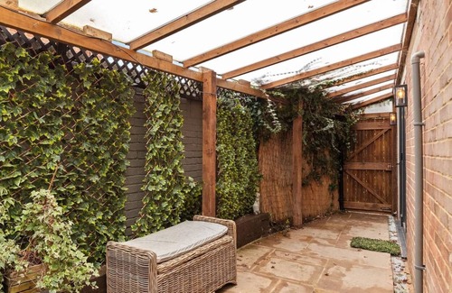 Potters Bar Apartamento | Cosy 2 Bed self contained flat in tranquil area close to woods 40 mins to London