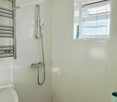 Queensbury Apartamento | Cosy 2-Bed Studio with Amenities