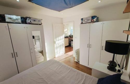 Queensbury Apartamento | Cosy 2-Bed Studio with Amenities