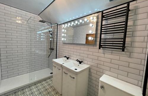 Alport Apartamento | Cosy 2 bedroom apartment, terrace with Hot Tub 8am - 10pm plus private daily use of indoor pool and sauna 1 hour