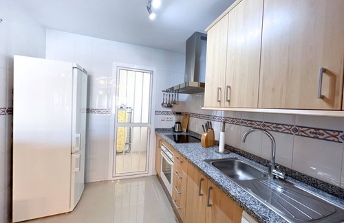 San Luis de Sabinillas Apartamento | Apartamento acogedor de 2 dormitorios a solo 150 m de la playa Sabinillas