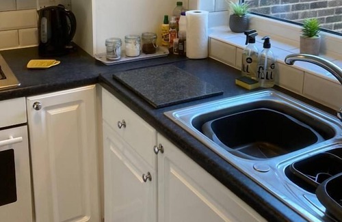 Widnes Casa | Cosy 2-bedroom House in Widnes Sleeps 4