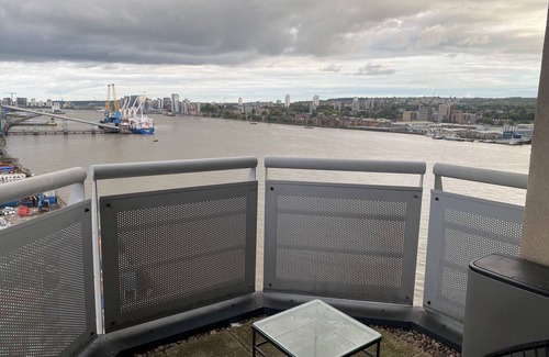 Royal Docks Apartamento | Cosy 2 Bedroom Royal Docks Apartment
