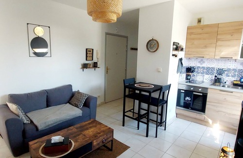 Villefranche-sur-Saone Apartamento | Lovely, cosy 2-room apartment - Near center with pool
