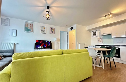 La Courneuve Apartamento | Cosy 2-room apartment with parking near Hôtel de Ville station Courneuve