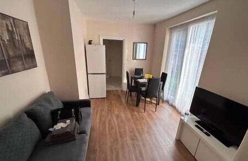 Charlton Apartamento | Cosy 2BD Garden Flat - FREE PARKING - Near O2, Excel, City Airport