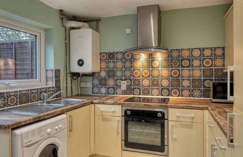 Trafford Cabaña | Cosy 2BDR Trafford Cottage, Fits 5, EV charger, WIFI, Parking