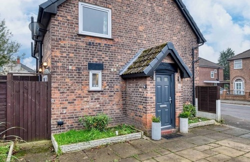 Trafford Cabaña | Cosy 2BDR Trafford Cottage, Fits 5, EV charger, WIFI, Parking