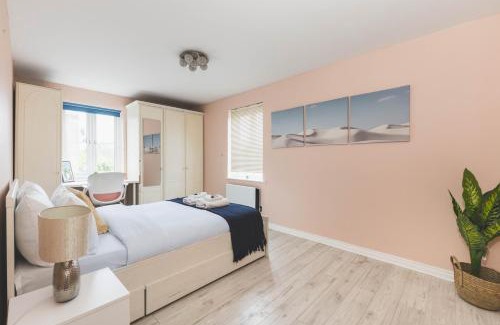 Newham Apartamento | Cosy 2BR, Free Parking, 8min to City Airport