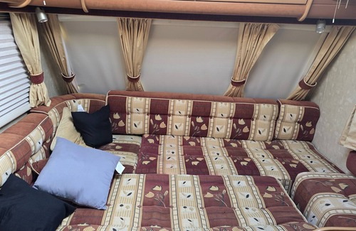 Combles Casa | Cosy 3-bed caravan and a small one in the countryside