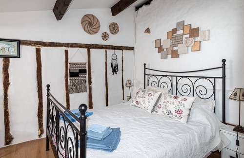 La Sauvetat-du-Dropt Cama Y Desayuno | Cosy 3 bedroom house with pool