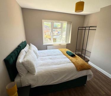 Oldbury Casa | Cosy 3-bed house in Birmingham with free parking