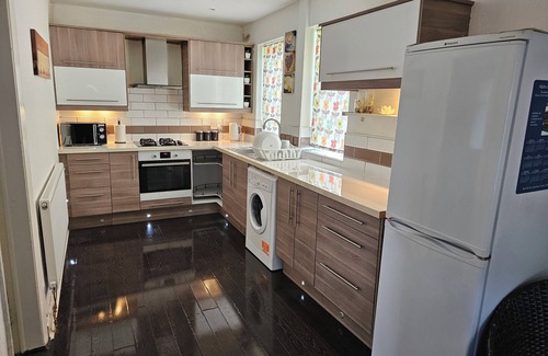 Clayton Casa | Cosy 3-bed Semi-detached House in Bradford