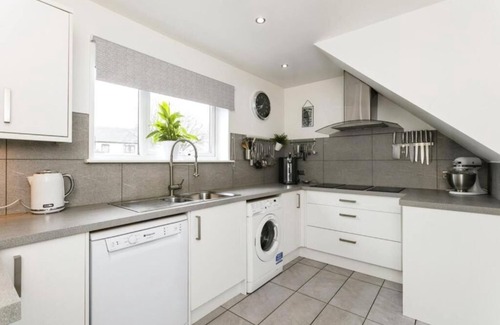 Aberdeen Casa | Cosy 3-Bedroom House near ARI, University of Aberdeen/ Foresterhill, City Centre
