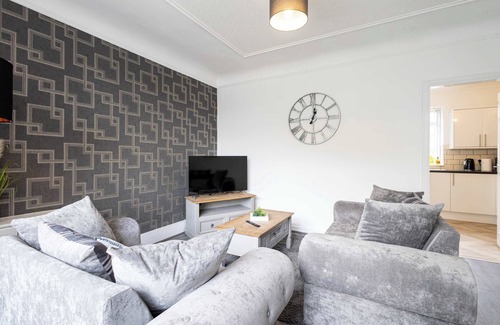 St Helens Casa | Spacious & Bright 3 Bedroom House in St Helens