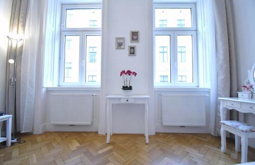 Schottenfeld Apartamento | Cosy 3 Room Viennese Flat - 10min to City Center