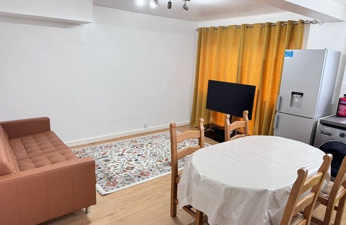 Headington Casa | Cosy 4-Bedroom Entire Home - Sleeps 7, Oxford