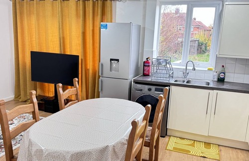 Headington Casa | Cosy 4-Bedroom Entire Home - Sleeps 7, Oxford