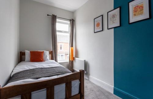 Darlington Casa | Cosy 4-BR Darlington Home Near Hospital-Sleeps 8!