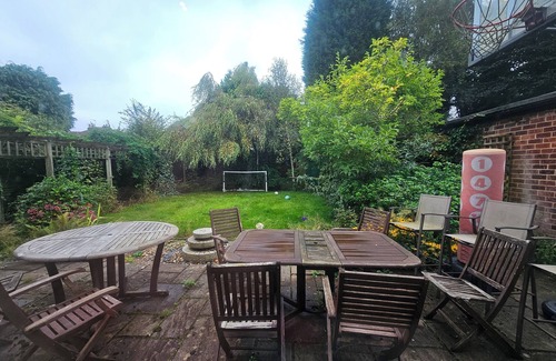 Northenden Casa | Cosy 5-Bed Home with Driveway and Garden