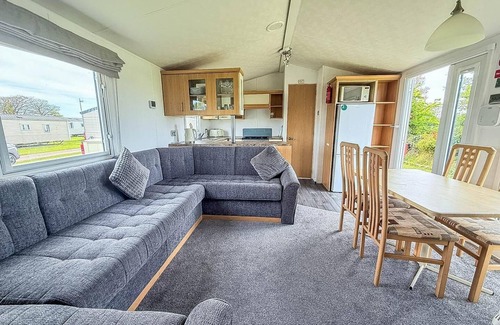 Louth Casa | Cosy 8 berth caravan with lovely field views at Sunnydale ref 35353S