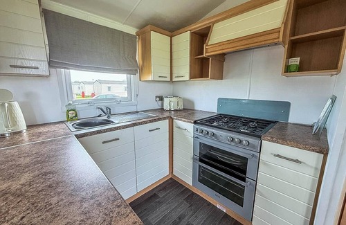 Louth Casa | Cosy 8 berth caravan with lovely field views at Sunnydale ref 35353S