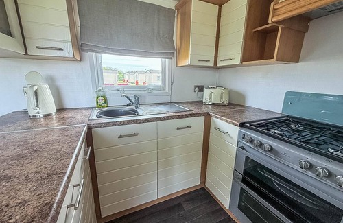 Louth Casa | Cosy 8 berth caravan with lovely field views at Sunnydale ref 35353S