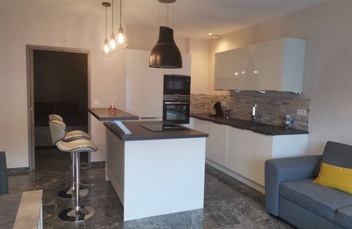 Poussan Casa | Apartment villa with pool 10 minutes from the sea, private parking
