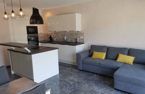 Poussan Casa | Apartment villa with pool 10 minutes from the sea, private parking