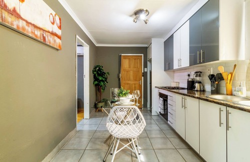 Greater Johannesburg Metropolitan Area Cabaña | Cosy and beautiful 1 bedroom flatlet